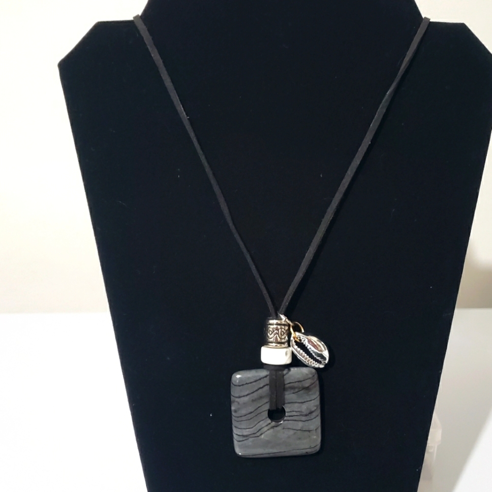 Agate & Howlite Necklace